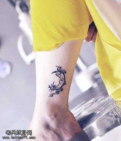 腿部精美的图腾月亮纹身图案