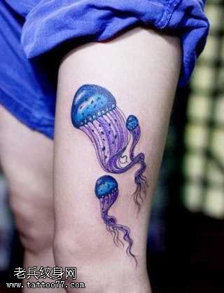 腿部彩色水母纹身图案