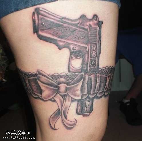 腿部唯美手枪纹身图案