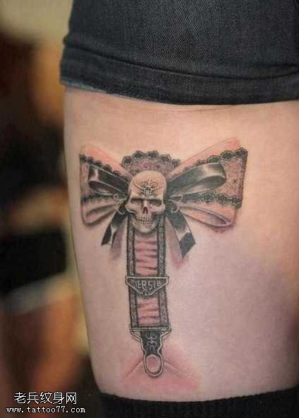 腿部精美的蝴蝶结蕾丝纹身图案