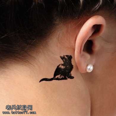 颈部小清新猫咪纹身图案