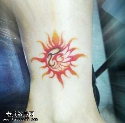 腿部彩色图腾太阳纹身图案