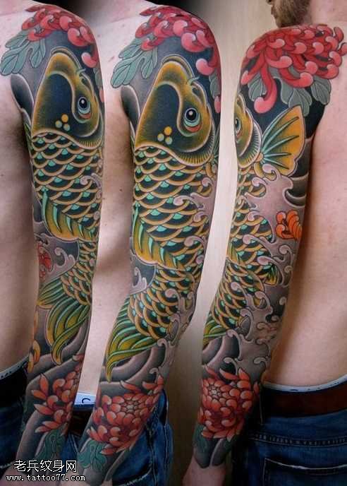 手臂黄金鲤鱼纹身图案