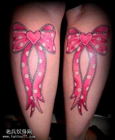 腿部蝴蝶结纹身图案