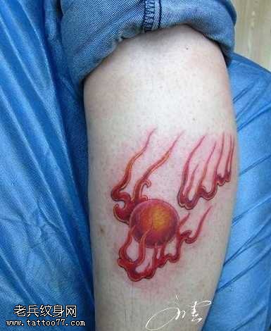 腿部火日纹身图案