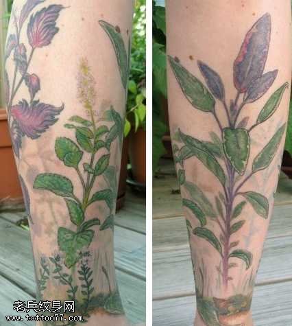 腿部紫花纹身图案