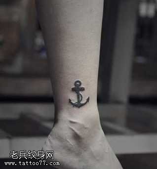 脚部船锚纹身图案