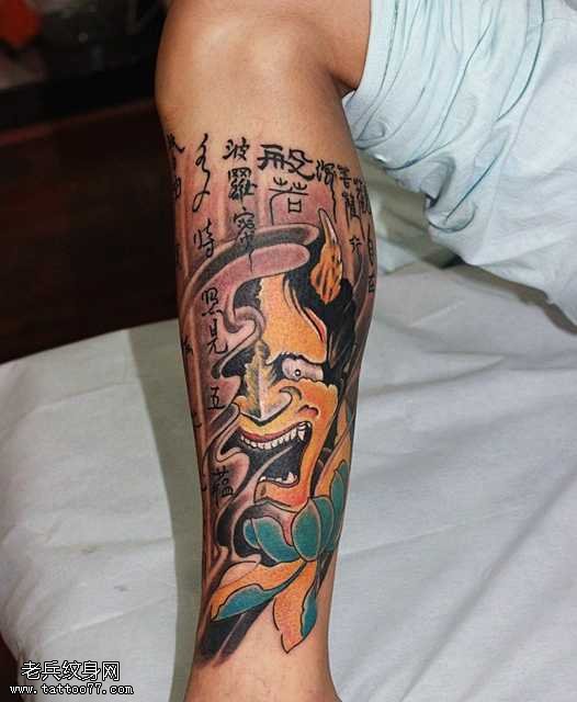 腿部般若纹身图案