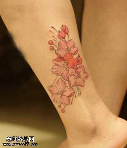 腿部挑花纹身图案