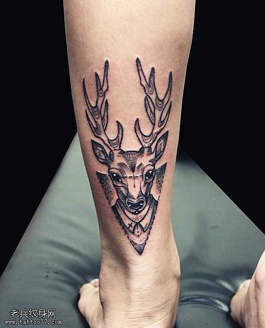 小腿后侧鹿时尚的纹身图案