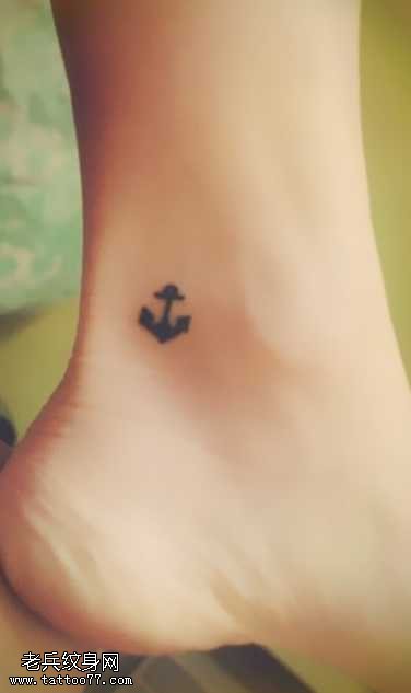 腿部小清新船锚纹身图案