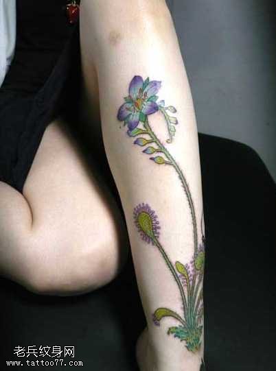 腿部花纹身图案