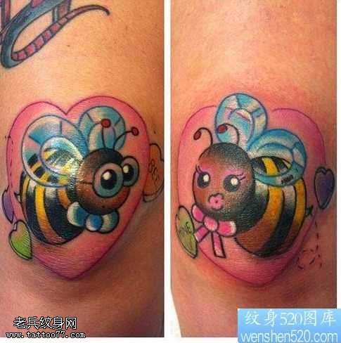 腿部萌马蜂纹身图案