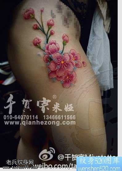 腿部漂亮潮流的花卉纹身图案