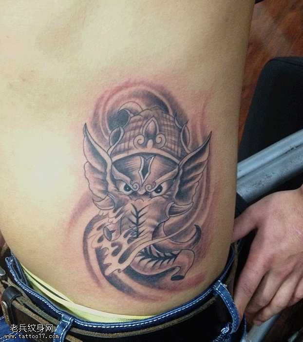 腹部帅气的神象纹身图案