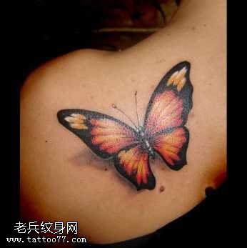 肩部蝴蝶纹身图案
