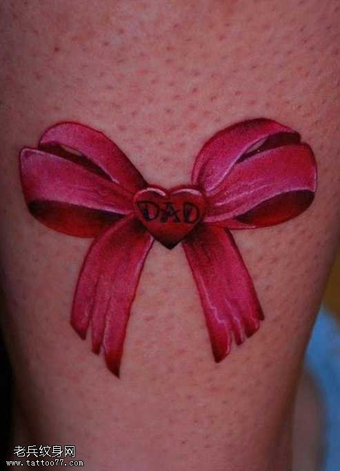 腿部蝴蝶结纹身图案