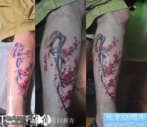 腿部水墨梅花纹身图案