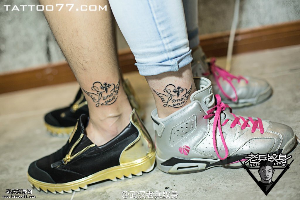 脚踝情侣翅膀字母纹身图案作品