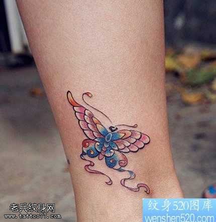 腿部蝴蝶纹身图案