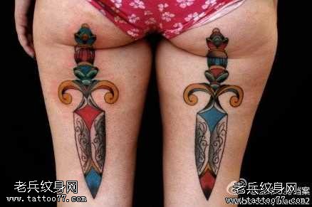 腿部潮流超酷的匕首纹身图案