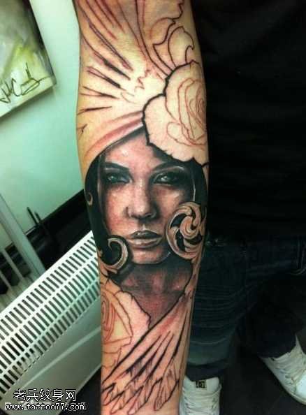 手臂女肖像女人物纹身图案