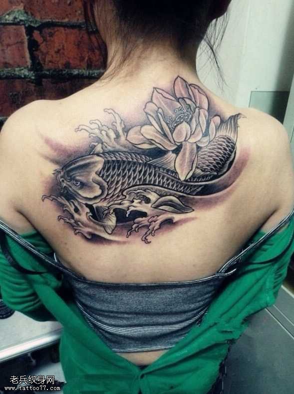 背部鲤鱼纹身图案