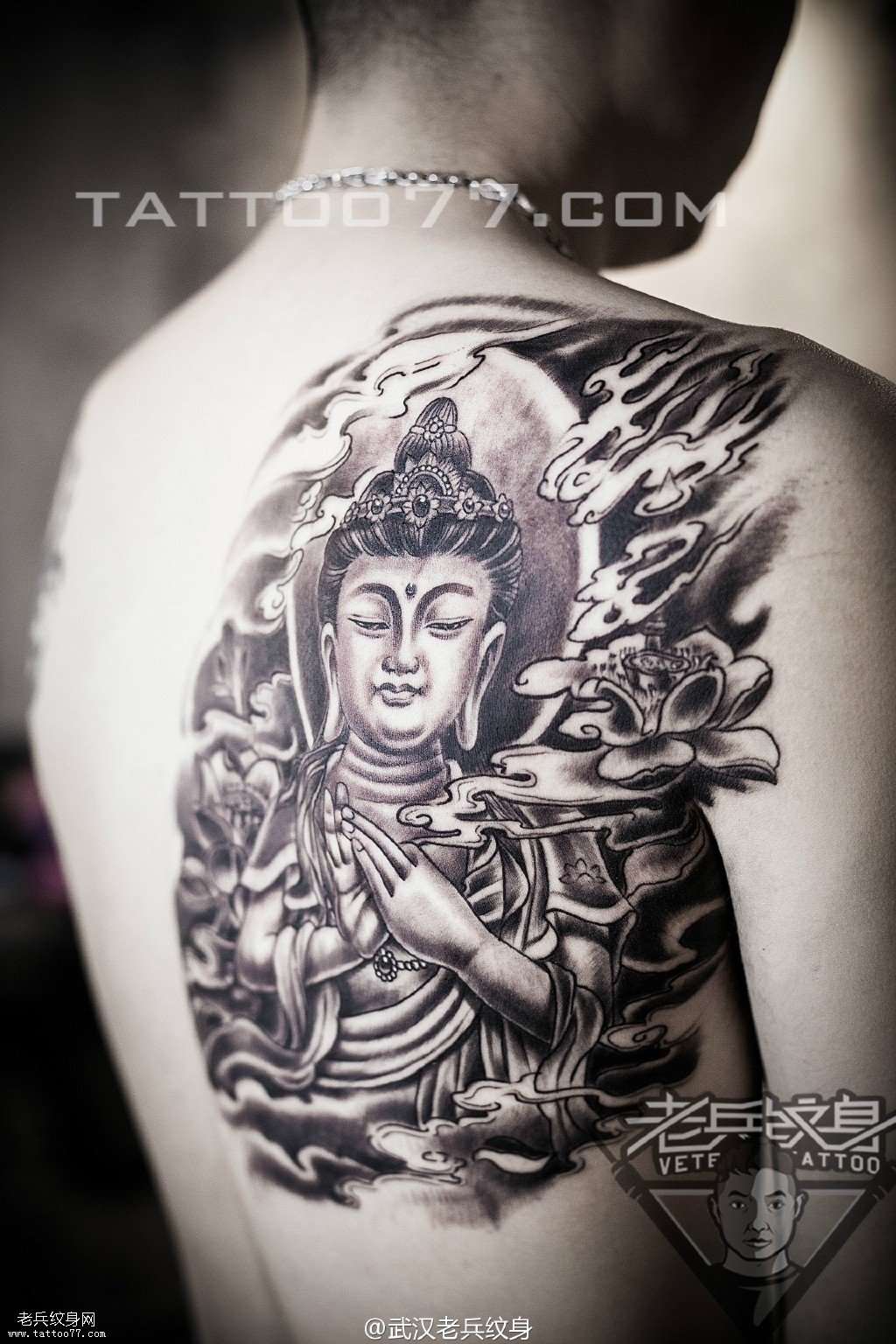 武汉纹身店兵哥打造的后背佛纹身图案作品