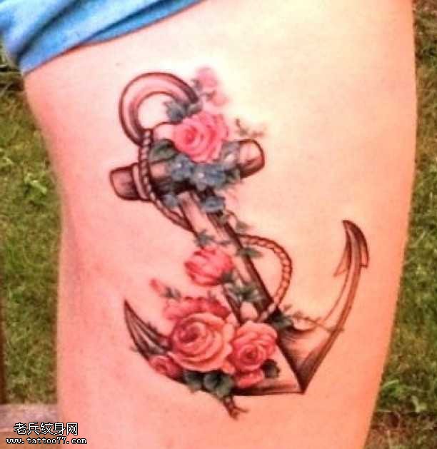 腿部玫瑰船锚纹身图案