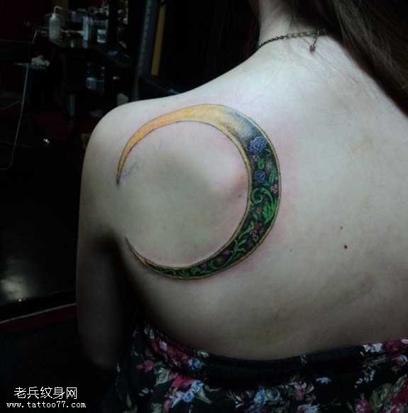 背部好看的月亮图腾纹身图案