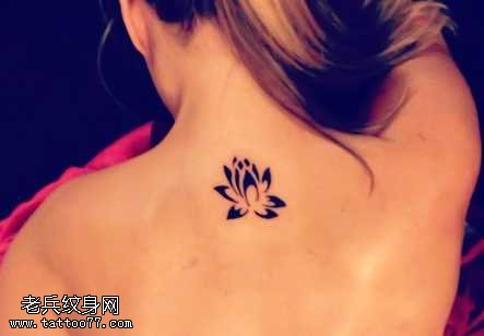 背部小莲花图腾纹身图案