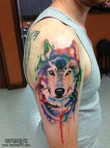 胳膊彩狼纹身图案