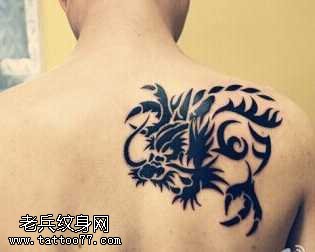 肩部龙图腾纹身图案
