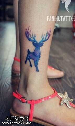 腿部蓝鹿纹身图案
