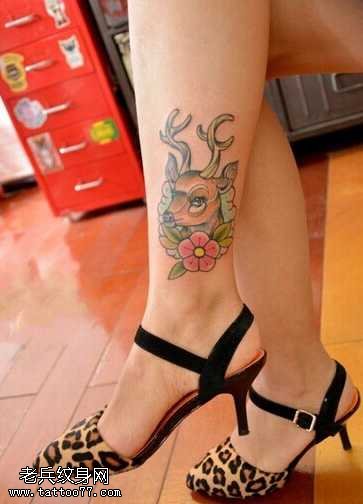 腿部鹿纹身图案