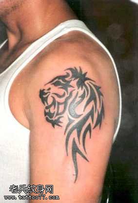 胳膊狮子纹身图案