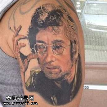 胳膊胡子眼镜纹身图案