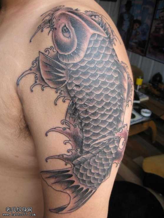 胳膊黑鲤鱼纹身图案