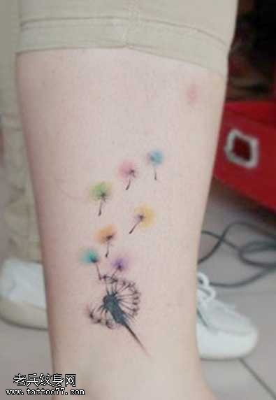 腿部彩薄公英纹身图案