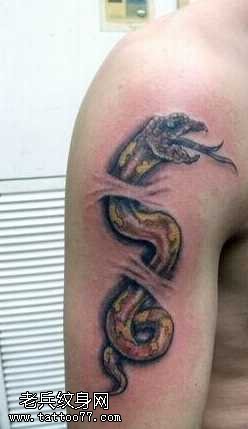 胳膊蛇撕皮纹身图案