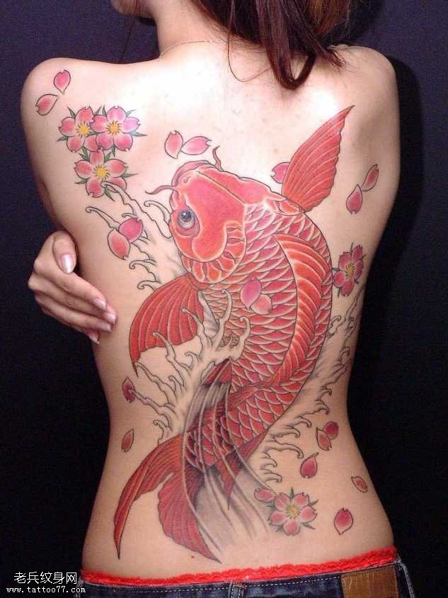 满背红鲤鱼纹身图案