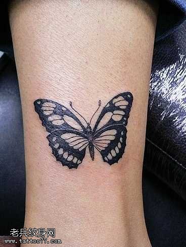腿部个性蝴蝶纹身图案