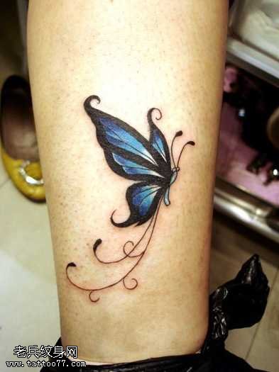 腿部蓝蝴蝶纹身图案