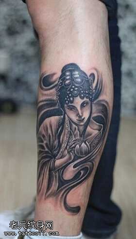 腿部黑灰花旦纹身图案