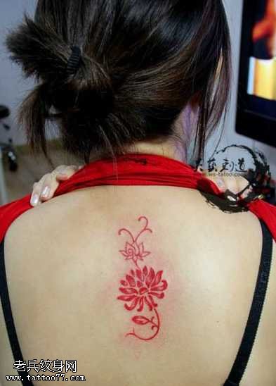 背部红莲花图腾纹身图案
