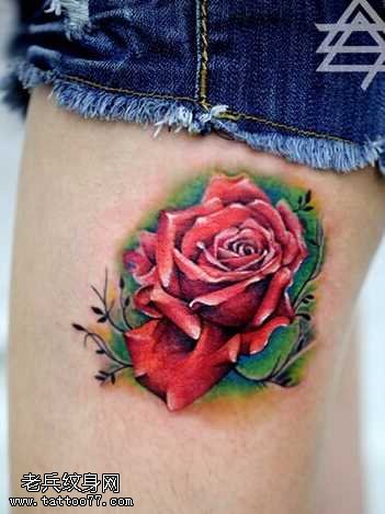 腿部玫瑰纹身图案