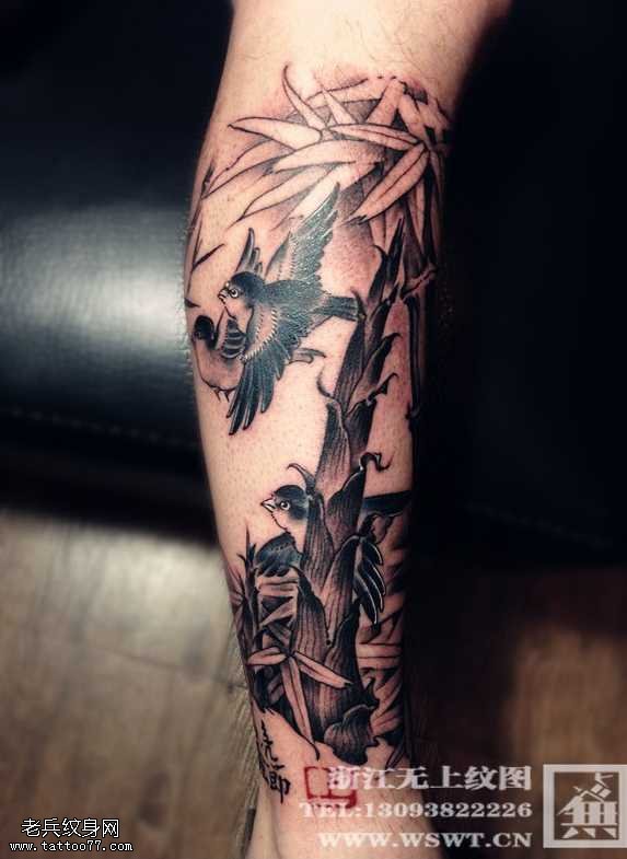 水墨风格腿部竹子纹身图案