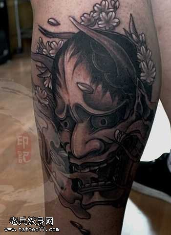 腿部黑般若纹身图案