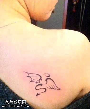 背部恶魔翅膀纹身图案