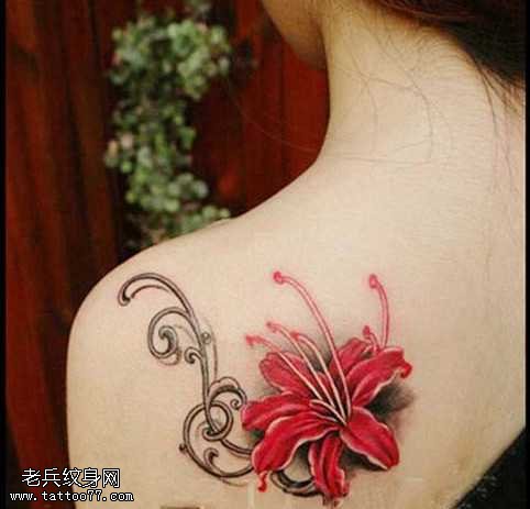 背部妖艳彼岸花纹身图案